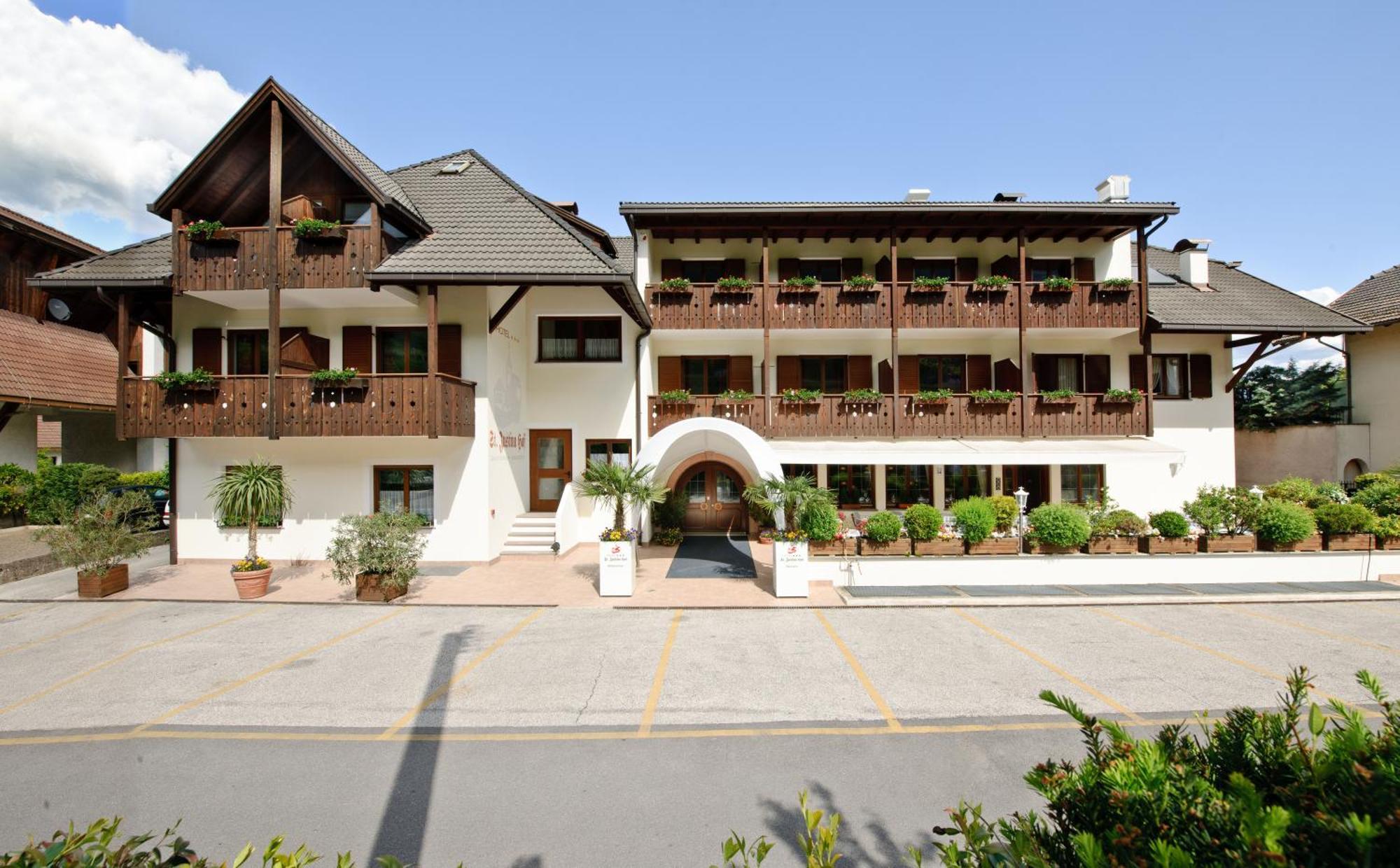 Hotel St. Justina Hof Appiano Sulla Strada Del Vino Exterior foto